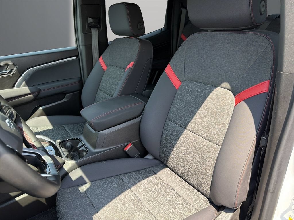 2025 Chevrolet Colorado Z71 - Photo 14