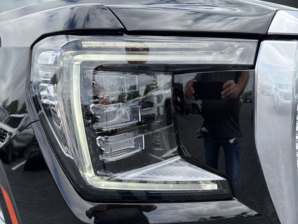 2024 GMC Yukon Denali - Photo 12