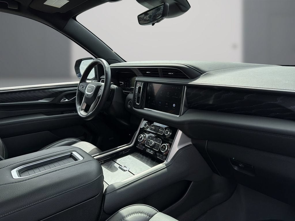 2024 GMC Yukon Denali - Photo 17