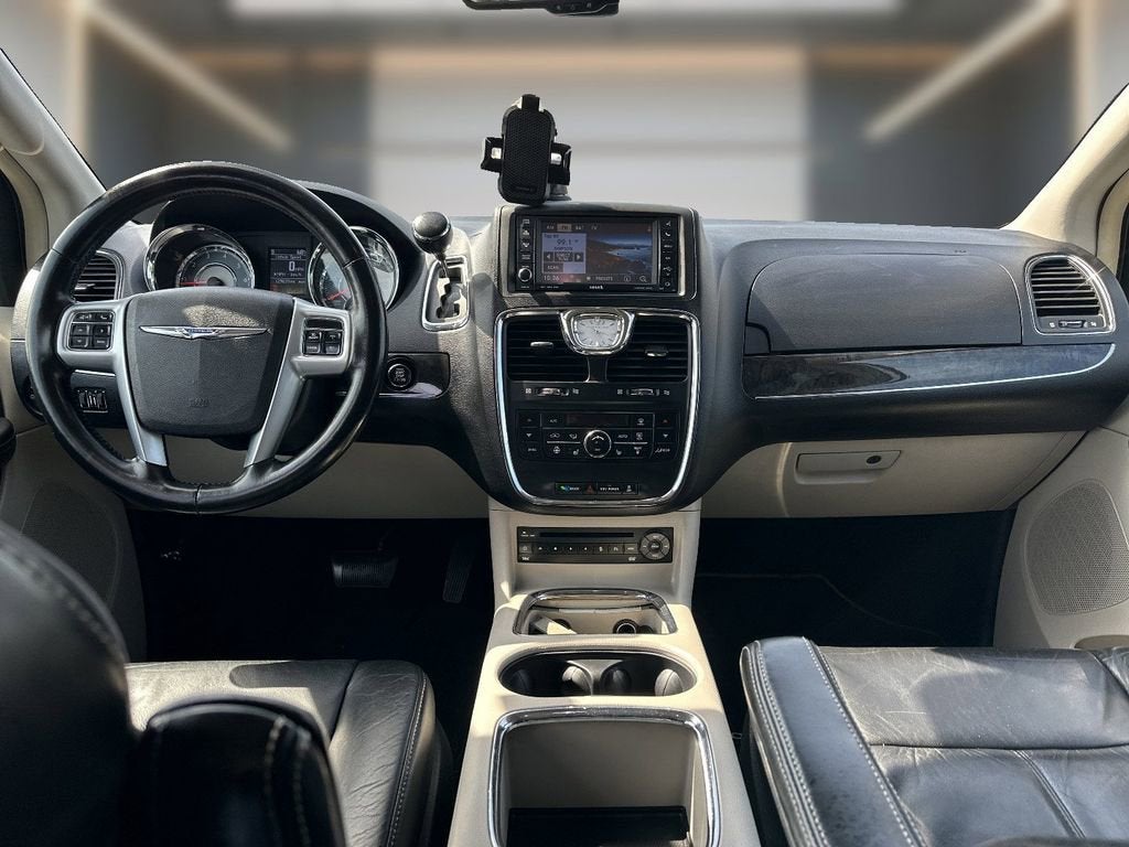 2011 Chrysler Town & Country Limited