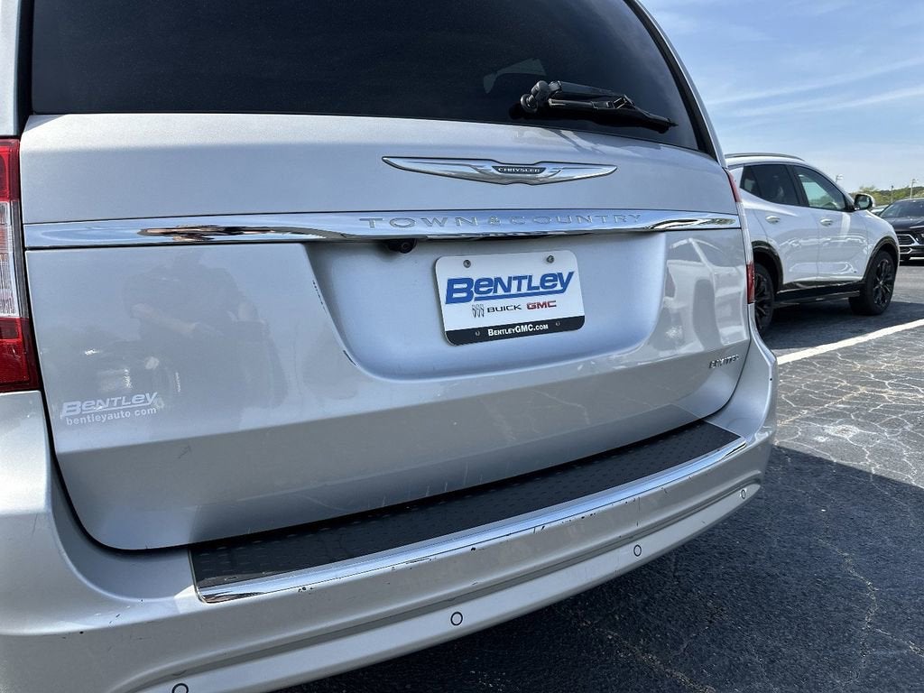 2011 Chrysler Town & Country Limited