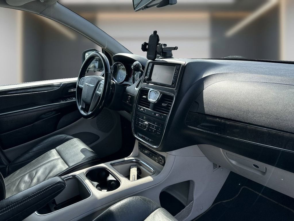 2011 Chrysler Town & Country Limited