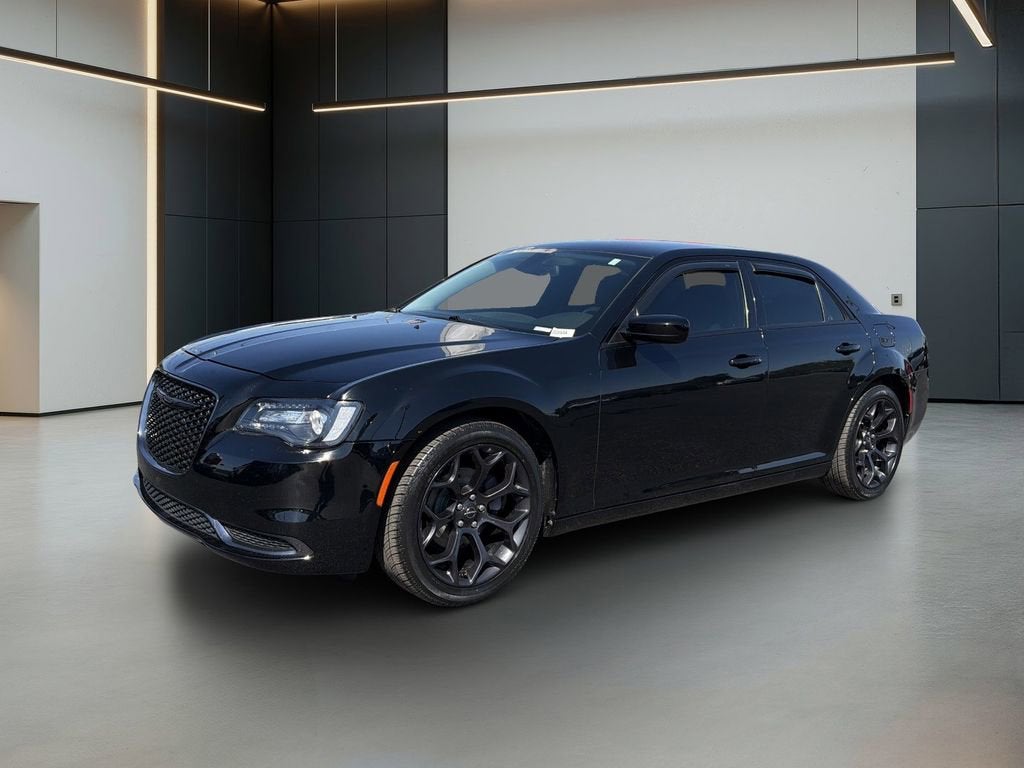 2019 Chrysler 300 Touring's photo