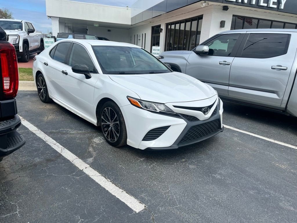2020 Toyota Camry SE