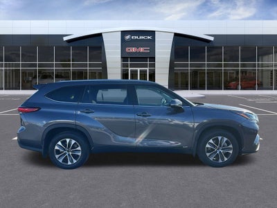 2022 Toyota Highlander Hybrid XLE