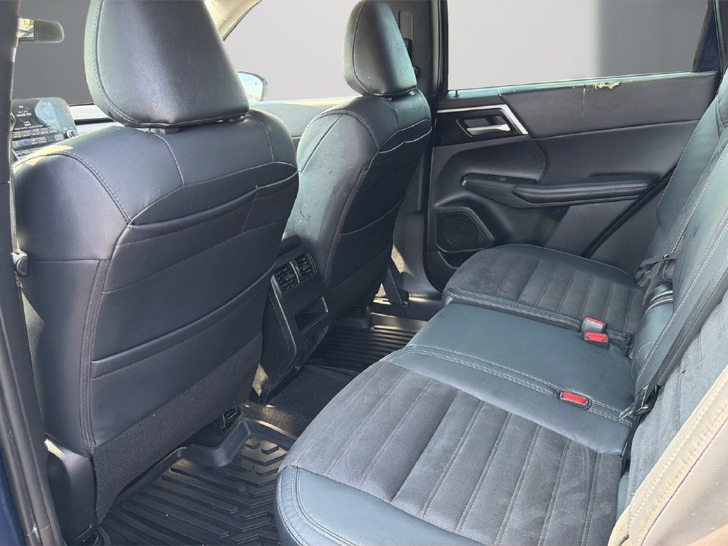 2023 Mitsubishi Outlander SE