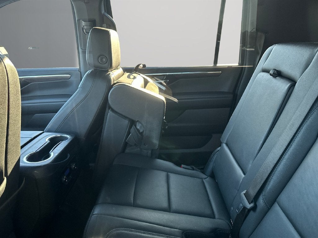 2025 Chevrolet Suburban LT