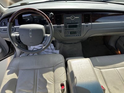 2011 Lincoln Town Car Signature Limited