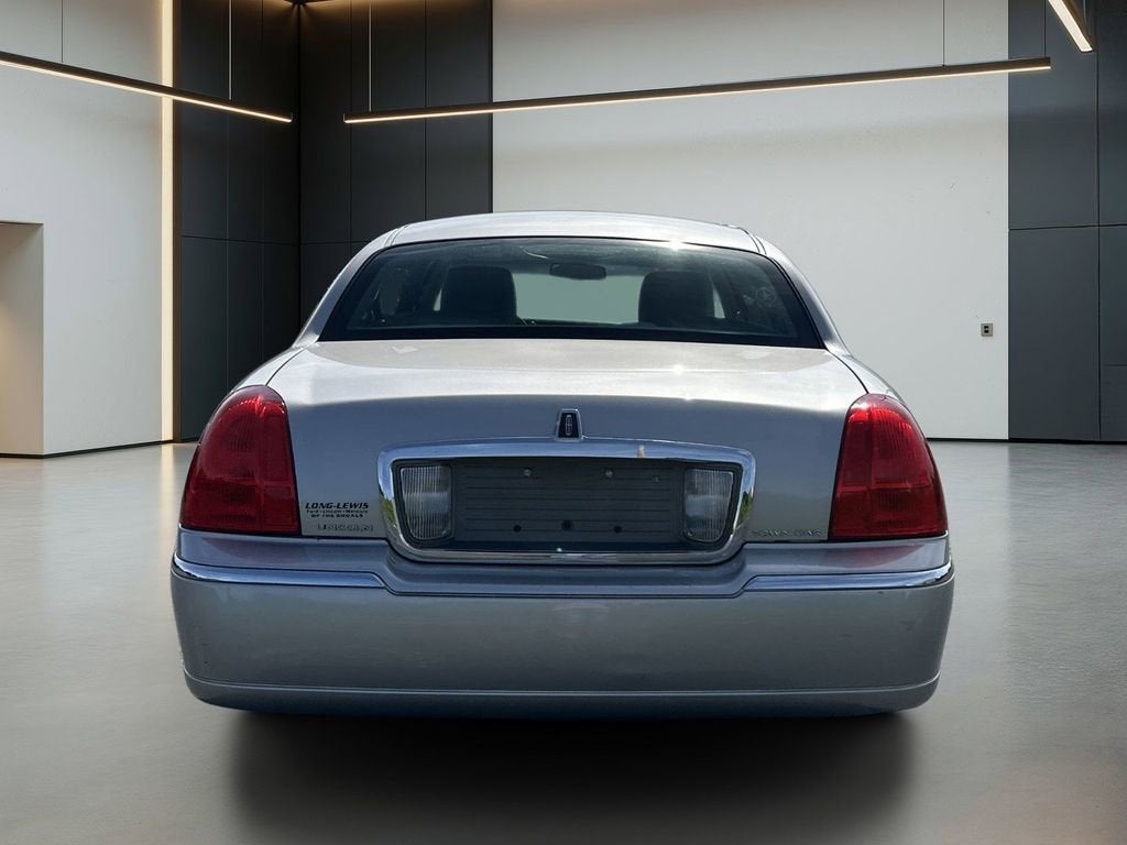 2011 Lincoln Town Car Signature Limited