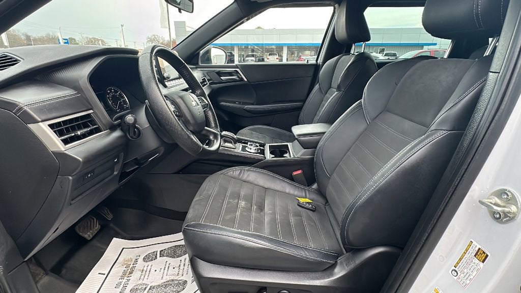 2022 Mitsubishi Outlander SE