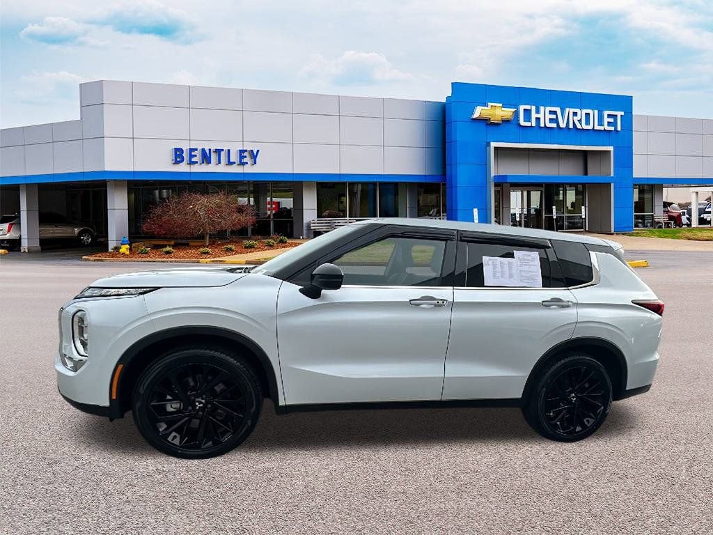 2022 Mitsubishi Outlander SE