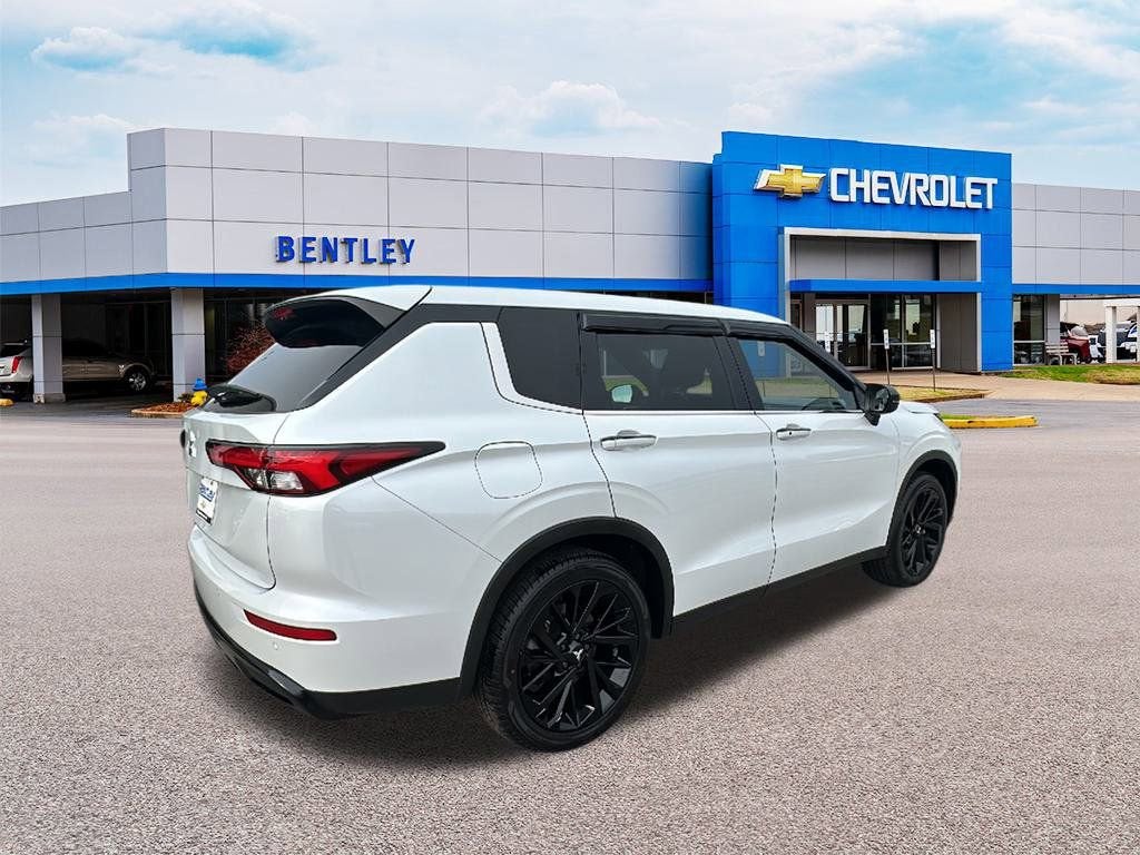 2022 Mitsubishi Outlander SE