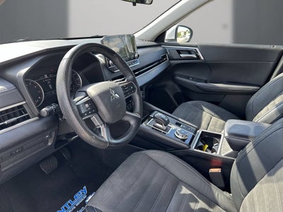 2023 Mitsubishi Outlander SE