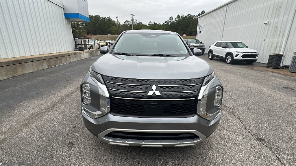 2023 Mitsubishi Outlander SE