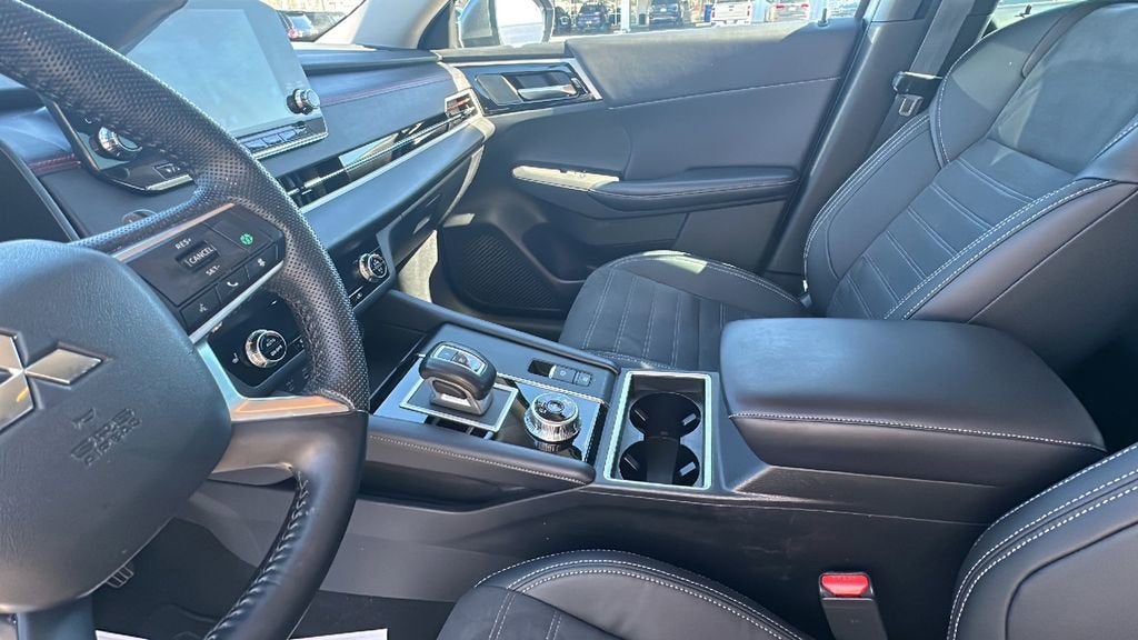 2023 Mitsubishi Outlander SE