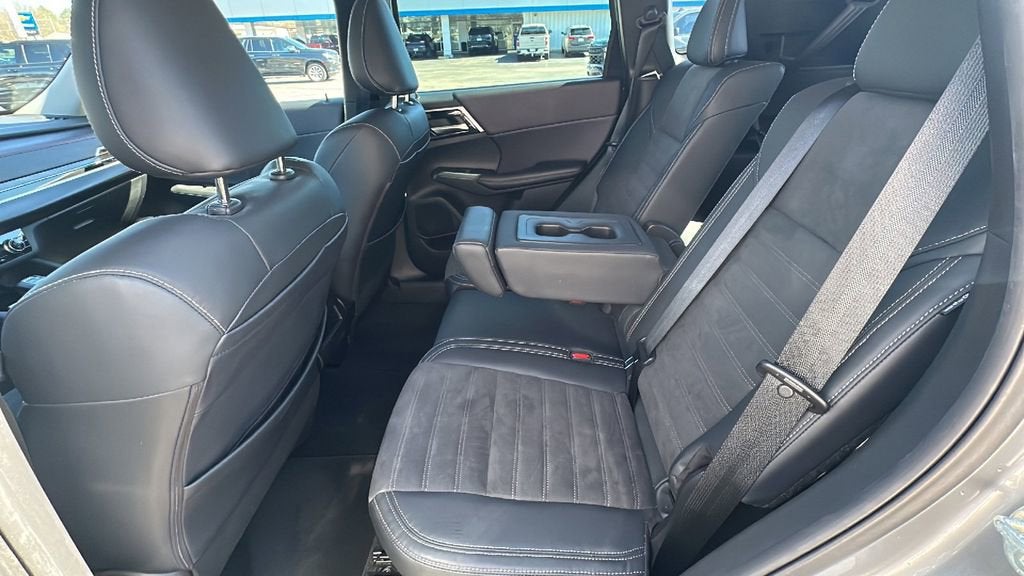 2023 Mitsubishi Outlander SE