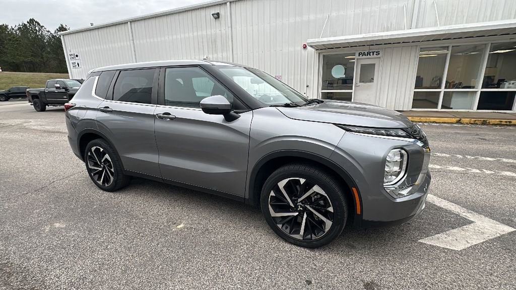 2023 Mitsubishi Outlander SE