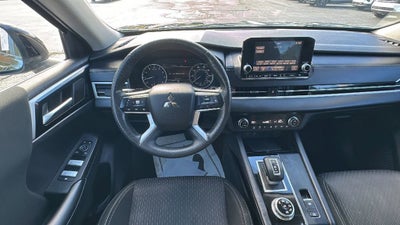 2022 Mitsubishi Outlander ES