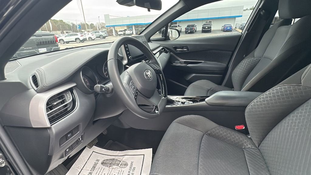 2022 Toyota C-HR XLE