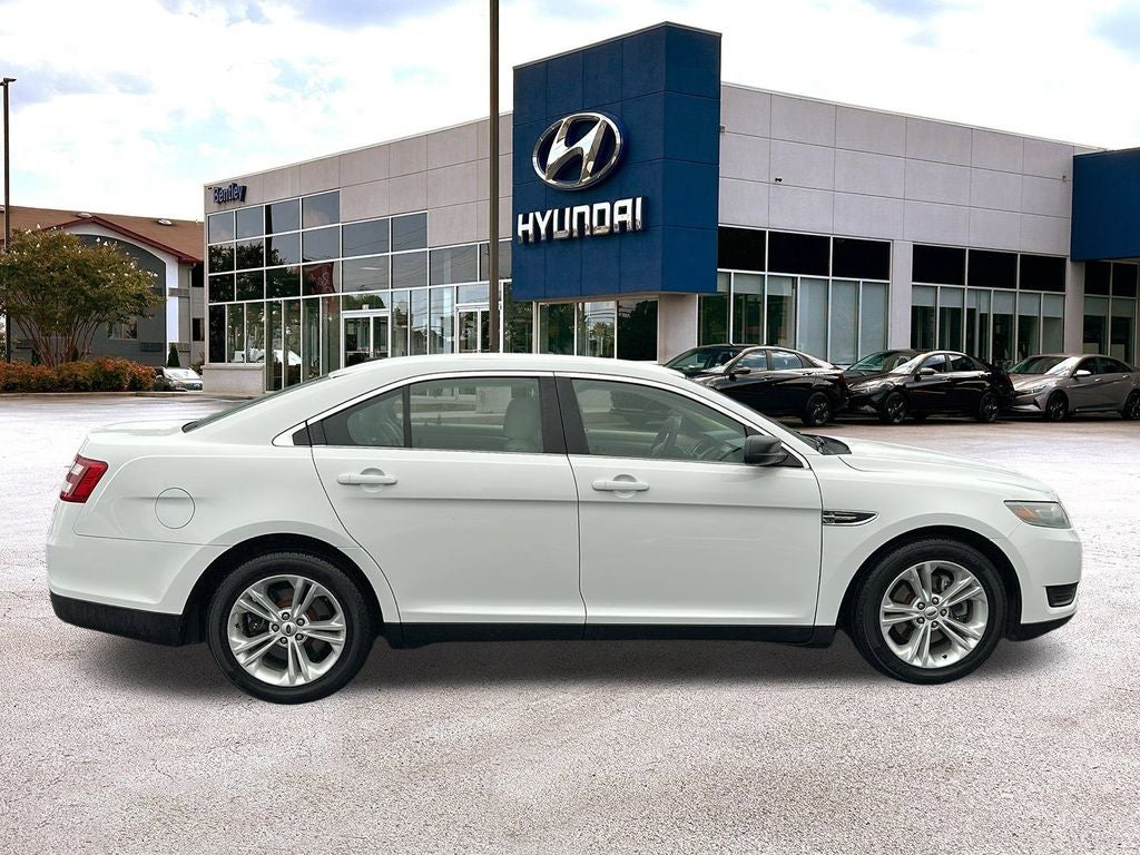 2015 Ford Taurus SE
