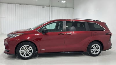 2021 Toyota Sienna XSE 7 Passenger