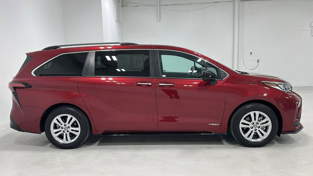 2021 Toyota Sienna XSE 7 Passenger