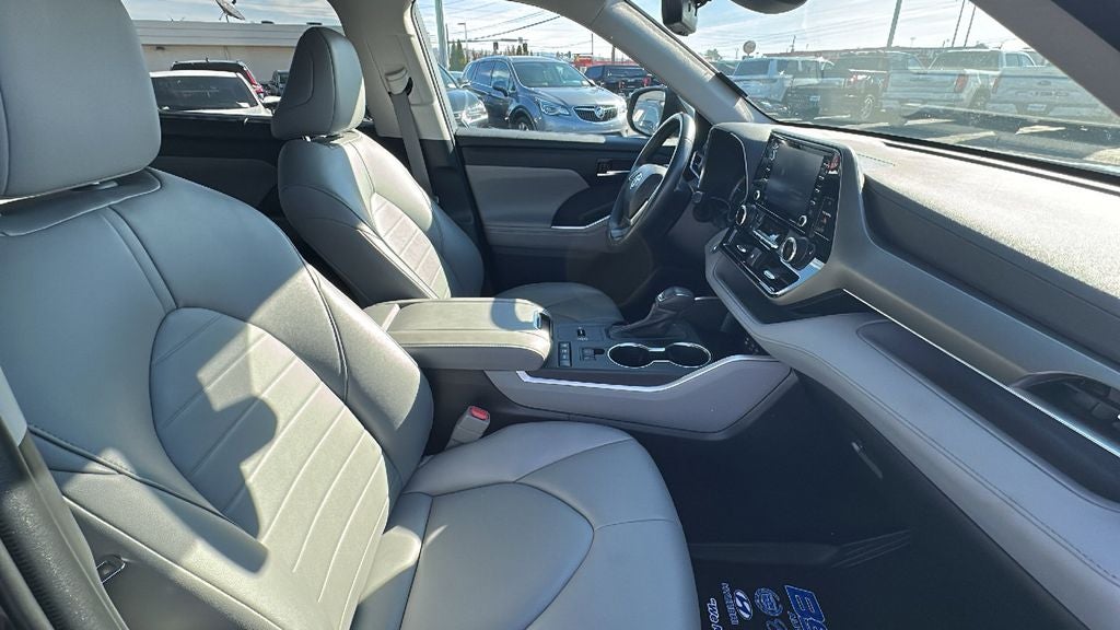 2022 Toyota Highlander Hybrid XLE