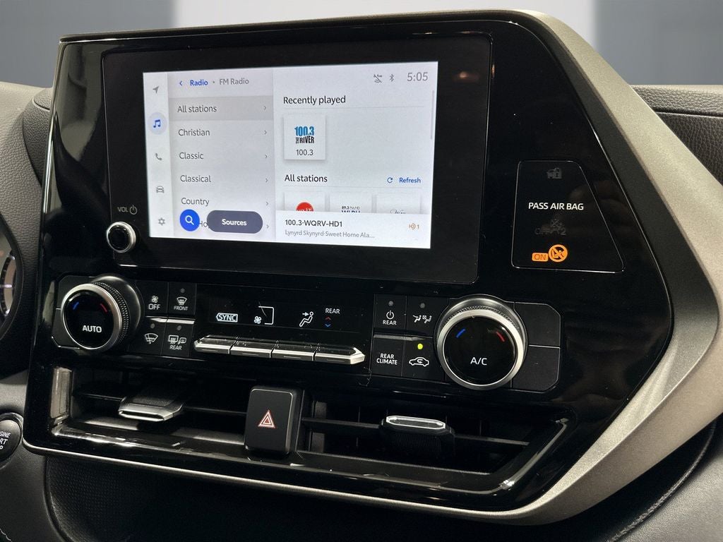 2023 Toyota Highlander LE