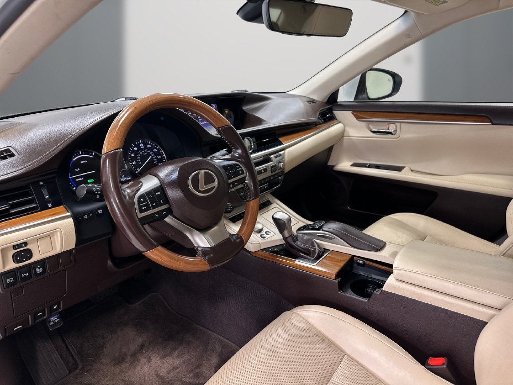 2016 Lexus ES 300h