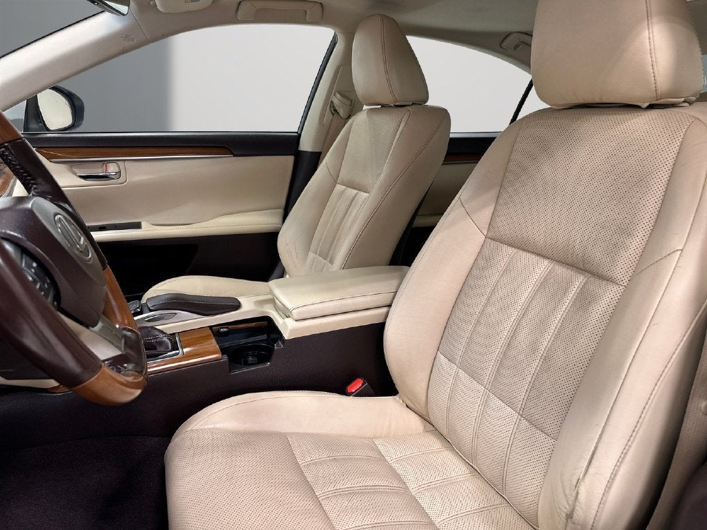 2016 Lexus ES 300h