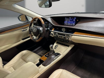 2016 Lexus ES 300h