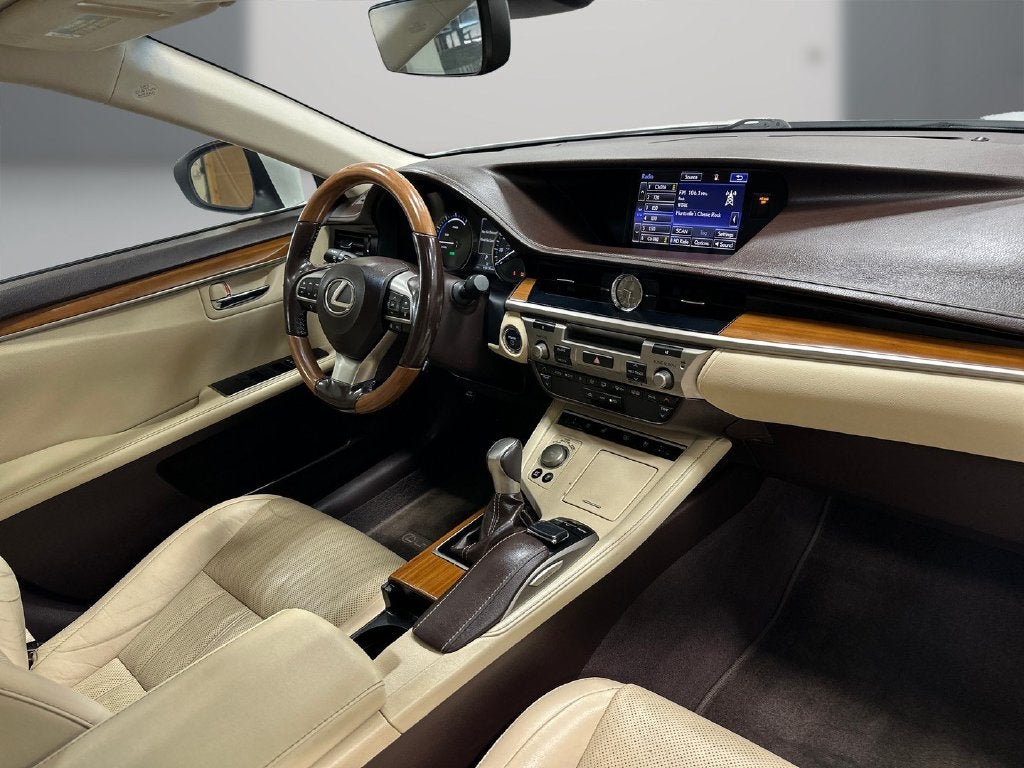 2016 Lexus ES 300h