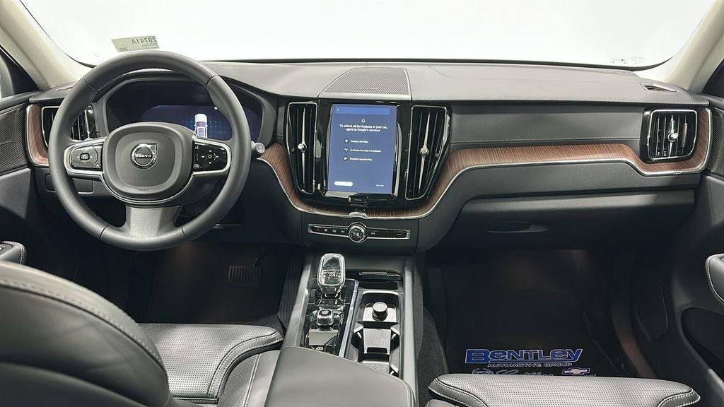 2023 Volvo XC60 B6 Ultimate Bright Theme