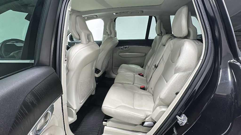 2020 Volvo XC90 T6 Momentum